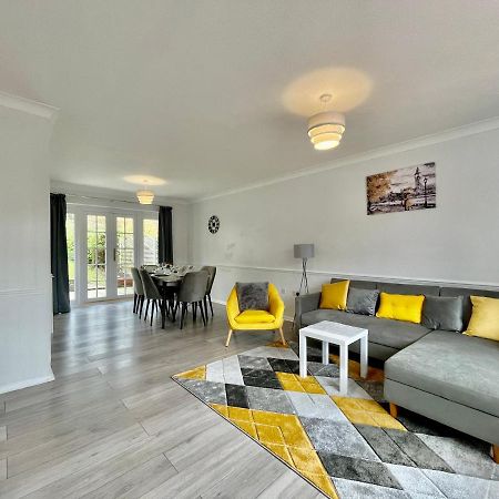 Stylish 3 Bed Chigwell Home With Free Parking Экстерьер фото